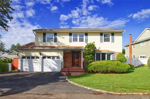 7 Sterling Ct, Plainview, NY 11803