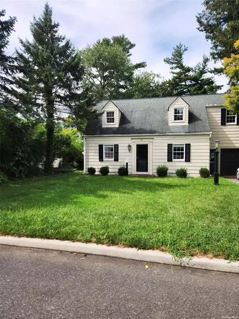 1 Orion Pl #A, Glen Head, NY 11545