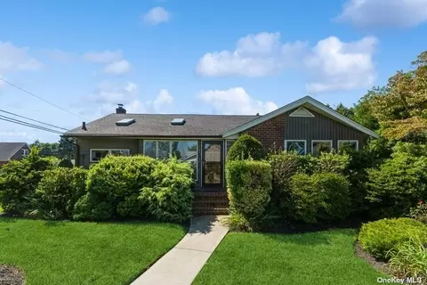 820 Van Buren Ave, East Meadow, NY 11554