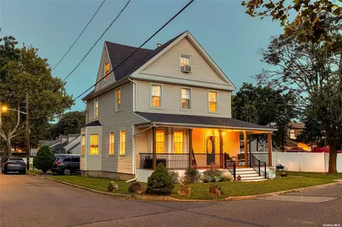 60 Lebkamp Ave, Huntington, NY 11743