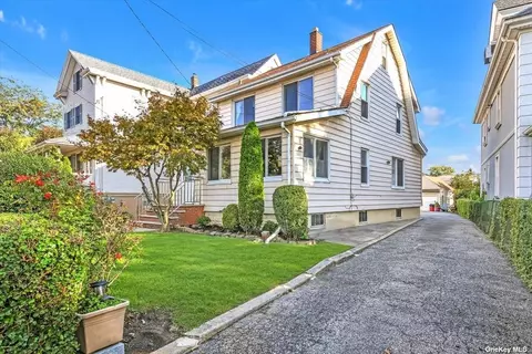 135-08 14th Ave, College Point, NY 11356