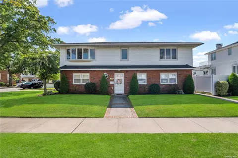 90-16 164th Ave, Howard Beach, NY 11414
