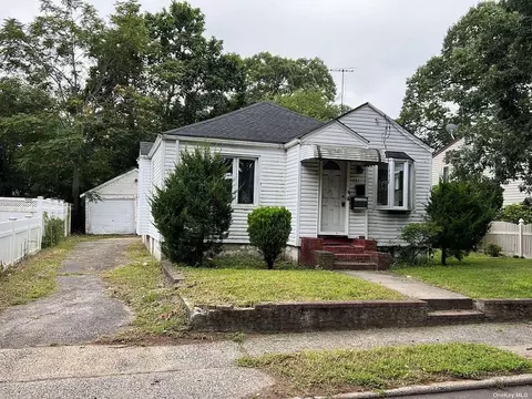 431 Cornell Ave, Rockville Centre, NY 11570