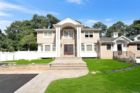 116 Village Hill Dr, Dix Hills, NY 11746