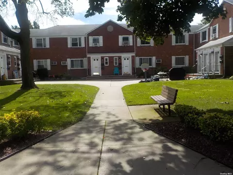 71-08 260th St #H-2, Glen Oaks, NY 11004