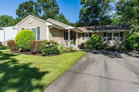 23 Freya Rd, Rocky Point, NY 11778