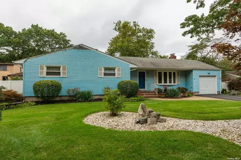 15 Maple St, Centereach, NY 11720