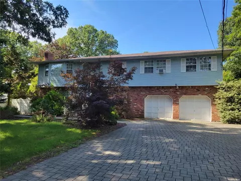 2480 Pine Ave, Ronkonkoma, NY 11779