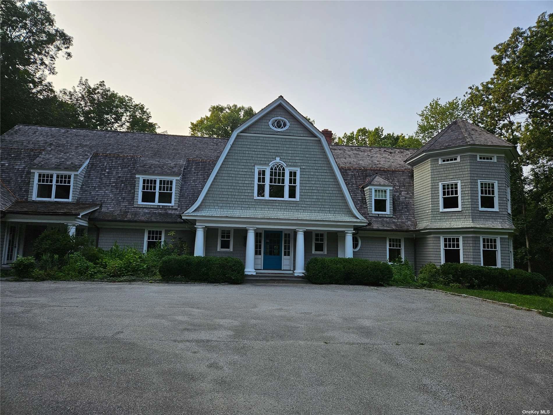 12 Cowdray Park Dr  