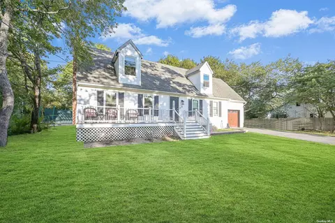 27 Champlin Ave, Bellport, NY 11713