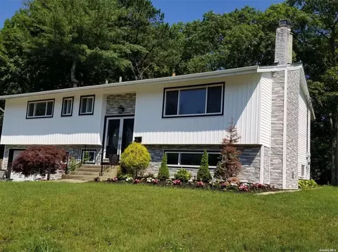62 Lauren Ave, Dix Hills, NY 11746