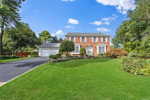 3 Bentley Ct, Bohemia, NY 11716