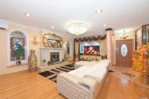 73-28 173rd St, Flushing, NY 11366 photo 1