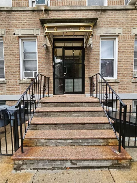18-31 Stephen St, Flushing, NY 11385 photo 1