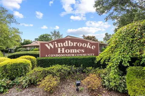 129 Feller Dr #129, Central Islip, NY 11722