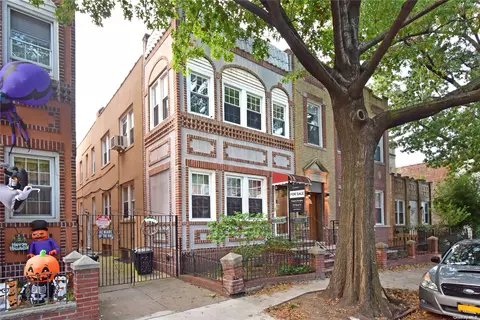 25-68 34th St, Long Island City, NY 11103