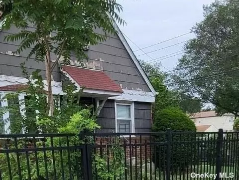 215-04 102nd Ave, Queens Village, NY 11429