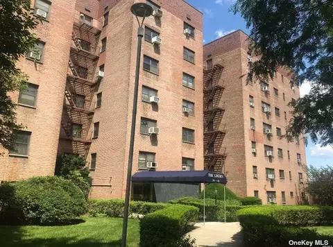 29-30 137th St #5F, Flushing, NY 11354