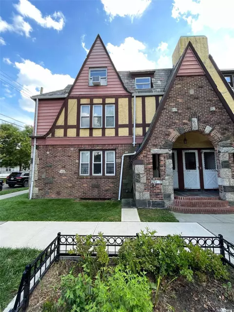 204-18 42nd Ave, Flushing, NY 11361