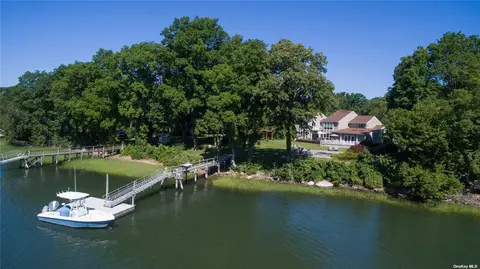 157 Old Field Rd, Setauket, NY 11733