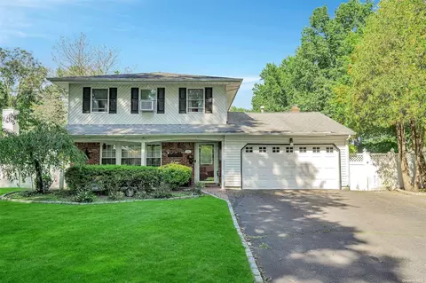11 Belmar Ln, Commack, NY 11725
