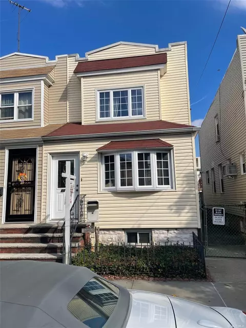 60-15 61st St, Maspeth, NY 11378