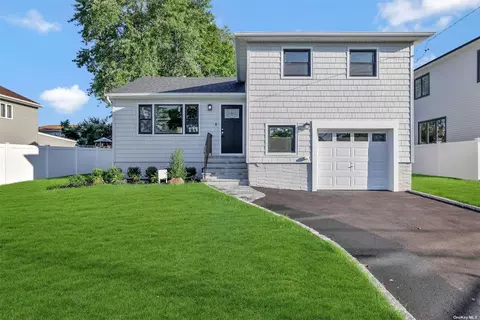 9 Cheshire Rd, Inwood, NY 11096