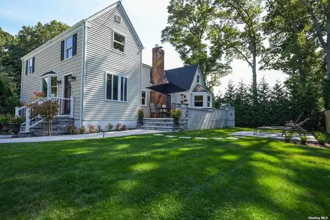 39 Penny Dr, Huntington Station, NY 11746
