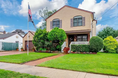 150 Fairview Ave, Oceanside, NY 11572