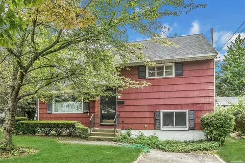 1056 Pulaski Rd, East Northport, NY 11731