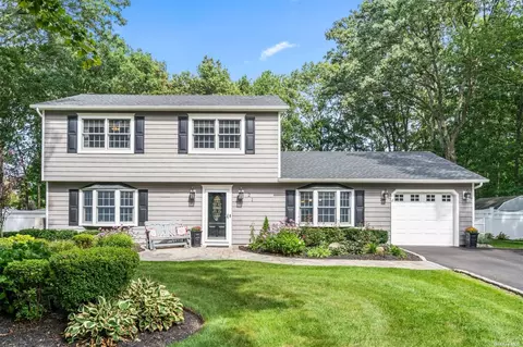 21 Falmouth Dr, Mount Sinai, NY 11766