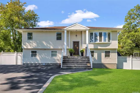 48 Paula Blvd, Selden, NY 11784