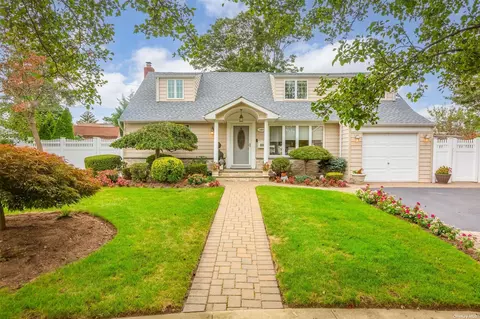 1601 Paula Ct, Bellmore, NY 11710
