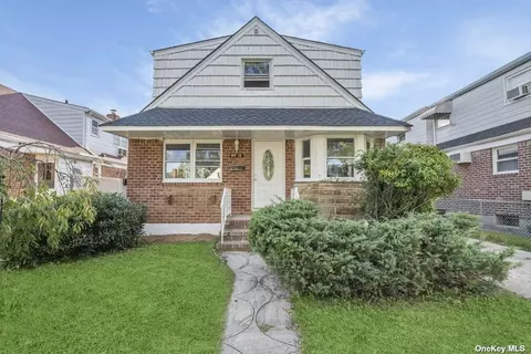 80-12 259th St, Glen Oaks, NY 11004