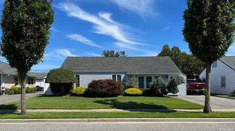 14 Silber Ave, Bethpage, NY 11714