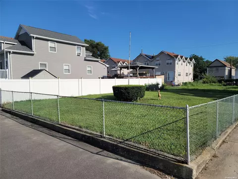 164 Th Dr, Howard Beach, NY 11414