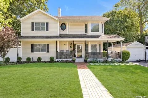 37 Sheridan St, Huntington, NY 11743