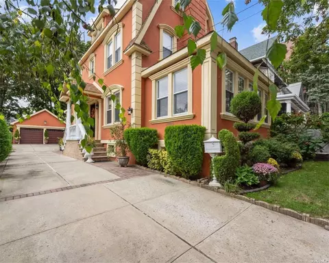 84-26 87th St, Woodhaven, NY 11421