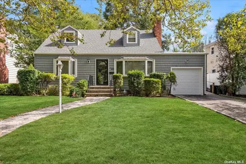 122 Legion Pl, Malverne, NY 11565