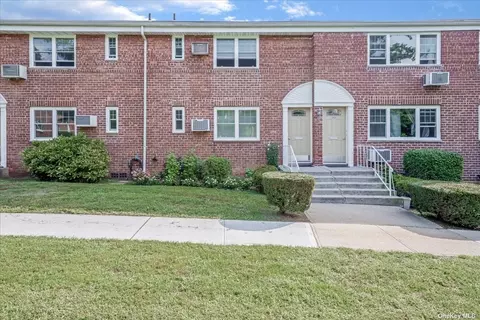 229-28 Kingsbury Ave #LOWER, Flushing, NY 11364