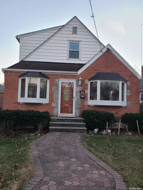 364 Carnation Ave, Floral Park, NY 11001