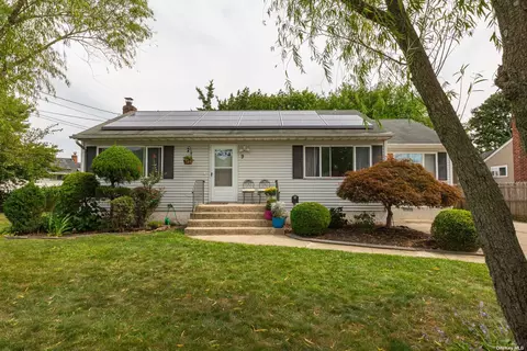 9 Biel Dr, Amityville, NY 11701