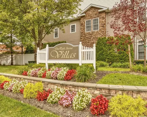 61 Jacqueline Way #315C, North Babylon, NY 11703