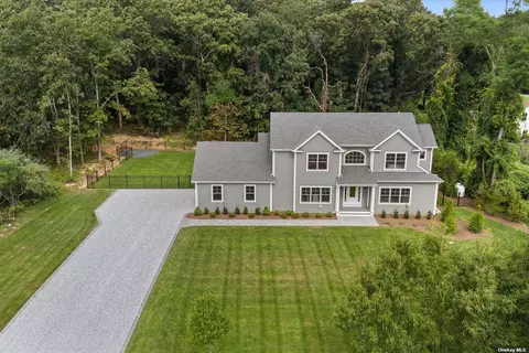 2530 Stanley Rd, Mattituck, NY 11952