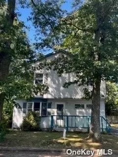 52 Heilman Ave, Lake Ronkonkoma, NY 11779