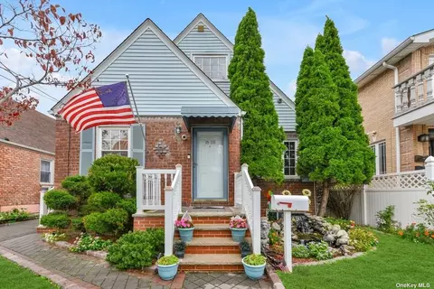 16-08 150th St, Whitestone, NY 11357