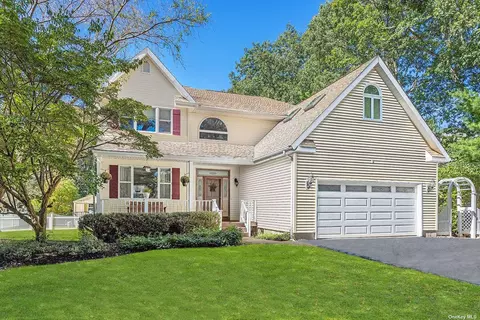 21 Hart Pl # a, Dix Hills, NY 11746