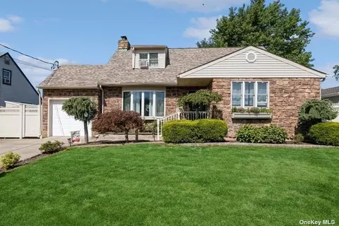 22 Birchfield Ave, Babylon, NY 11702