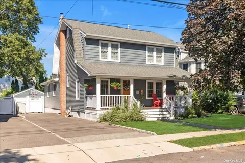 69 Raymond St, Rockville Centre, NY 11570