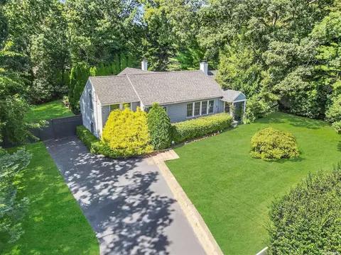 12 Lynn Ave, Hampton Bays, NY 11946